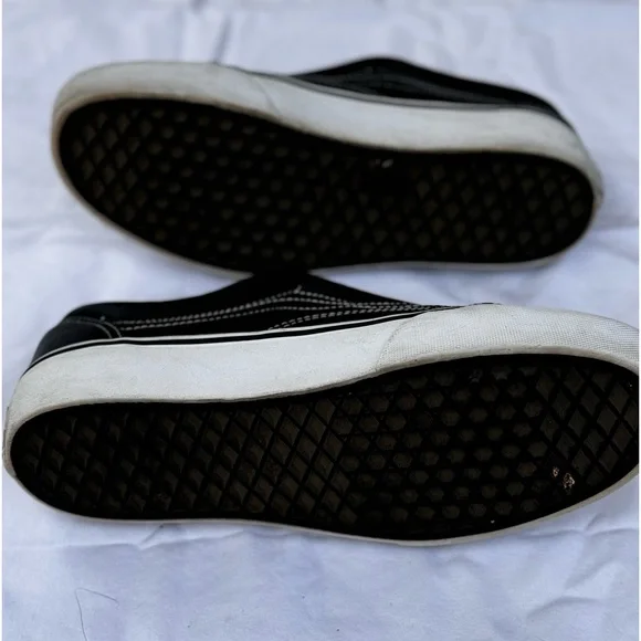 VANS X KARLD LAGERFELD Old SKool Laceless Black Leather Sneakers, Size 8.5W/7 M - Picture 4 of 4